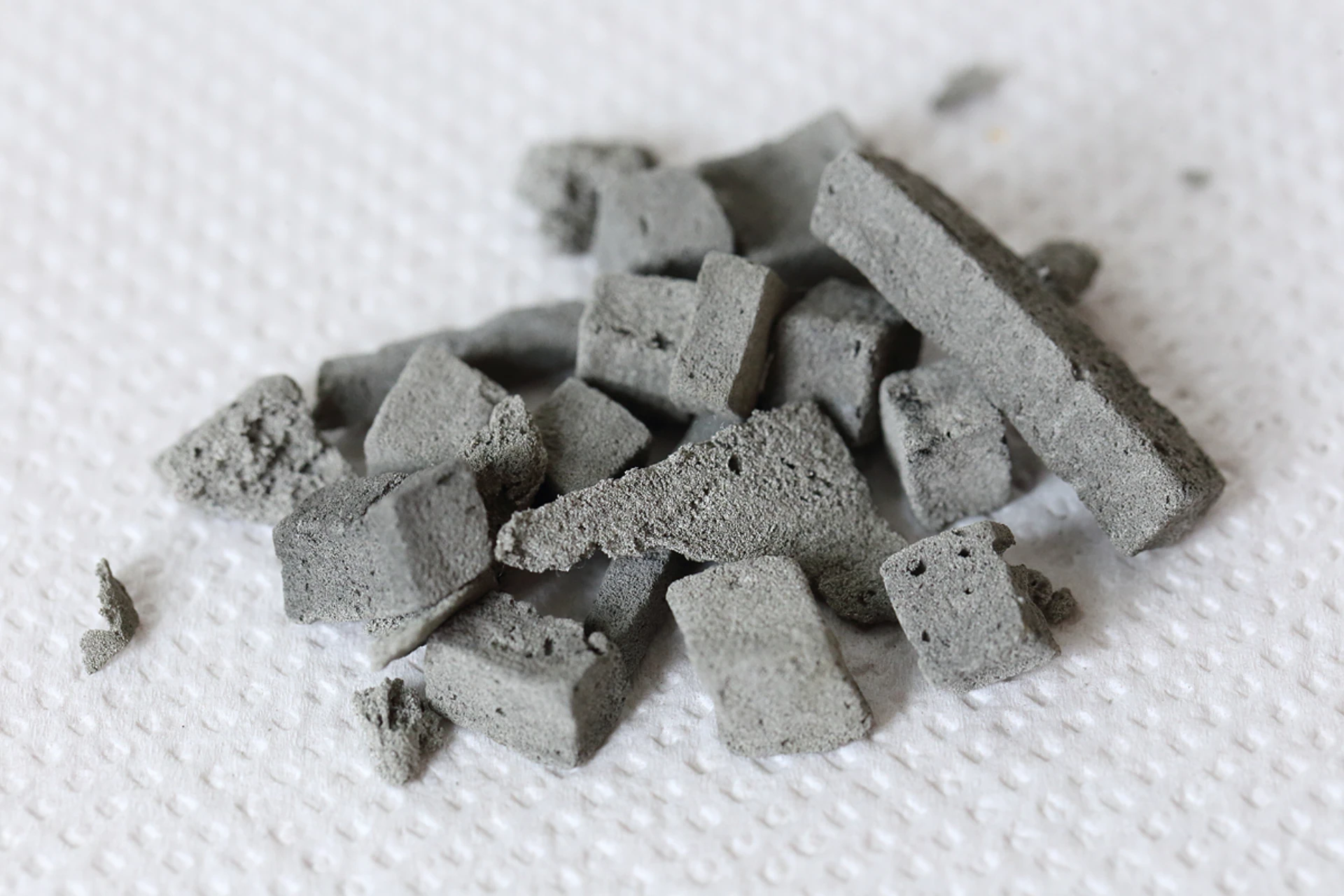 Development of new material structures, material structures, alloys, ceramics, high specific surface area materials Bay Zoltán Kutatóközpont