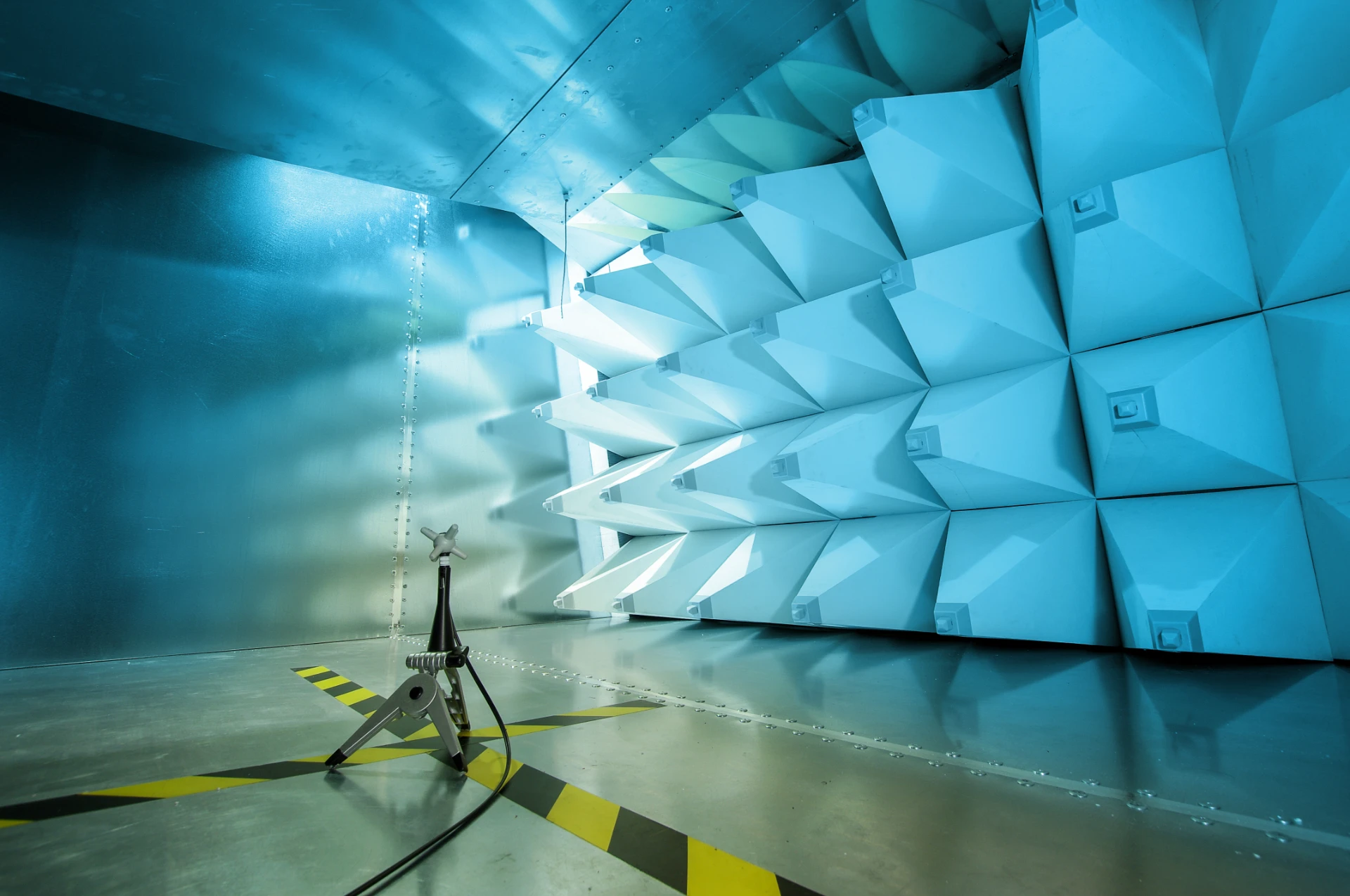 Electromagnetic compatibility services Bay Zoltán Kutatóközpont