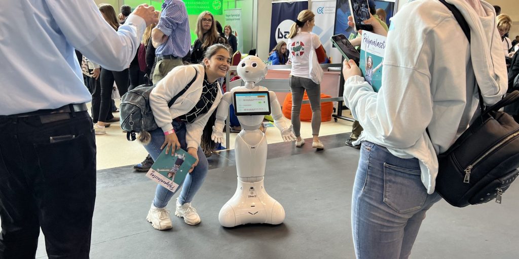 Pepper robot once again attracted visitors at the Professional Stars Festival Bay Zoltán Kutatóközpont